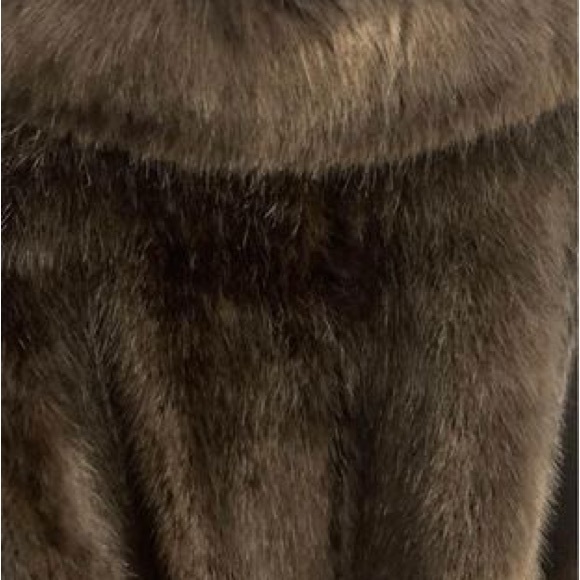 Fabulous Faux Fur Coat - looks like Mink - Picture 3 of 8